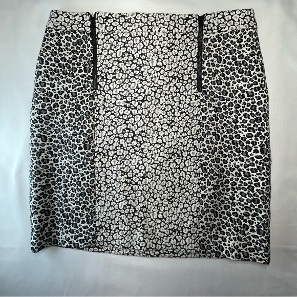 Ann Taylor Dresses & Skirts - Anne Taylor Animal Print Skirt | Size 8